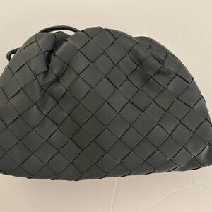 Bottega Venetta Small The Pouch Leather Clutch Thunder Gray Gold
